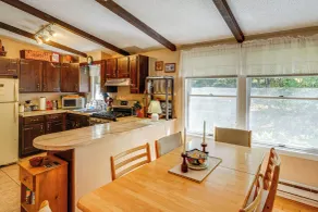 Quiet All-season Creekside Escape in Upstate! - Innenbereich