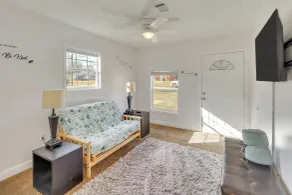 14 Mi to Montgomery: Quaint Couple's Apartment - Innenbereich