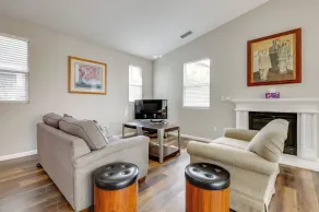 Spacious 3BD,2BA, ideal for families! - Interior
