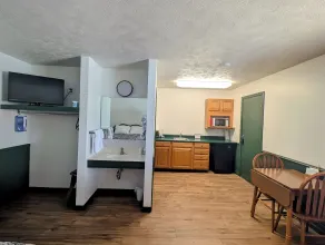 Auburn Inn Motel & Long Creek RV Park - Rum