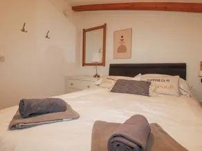 Tincroft Cottage - high end, luxury living near the beach - Værelse
