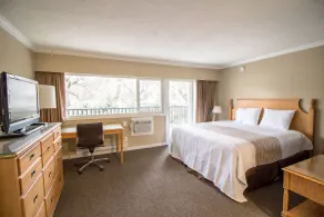 Okanagan Royal Park Inn by Elevate Rooms - Room