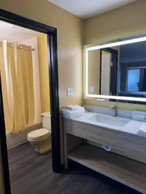 Super 8 by Wyndham Vandalia/Dayton International Airport - Salle de bain