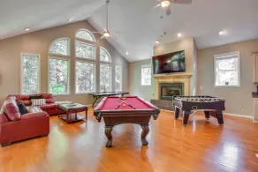 2 Mi to Clemson: Central Villa w/ Deck, Near Lakes - Interiör