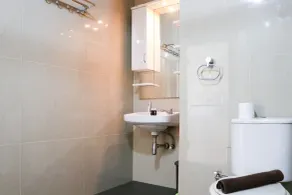 Spacious Studio The Edge Bandung Apartment By Travelio - Badeværelse
