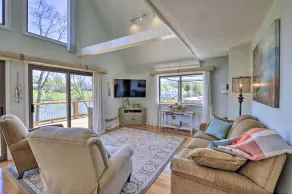 Lake House Haven: Fire Pit, Boat Dock + More! - Interiør
