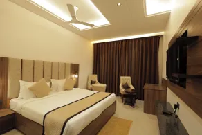 SNJ Taj Grand - Chambre