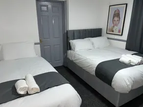 OYO Greenway Stays - Room