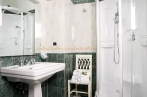 Upper View Suite - Baño