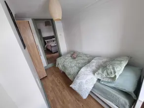 Modern central Dartford 4-Bed House with Parking - Camera