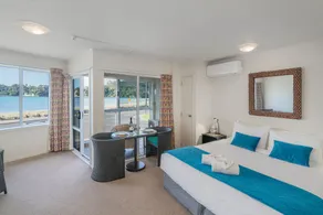 Waterfront Apartments Whitianga - Zimmer