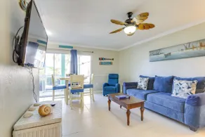 Gulf Getaway With Porch + Direct Beach Access! - Innvendig