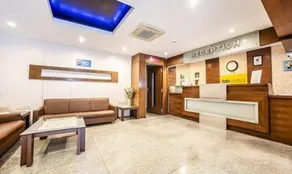Rapid Lakme Executive Hotel - Lobby sitting area