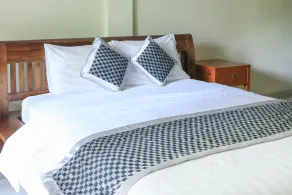 SURFARIS INN on poppies 2 - Room