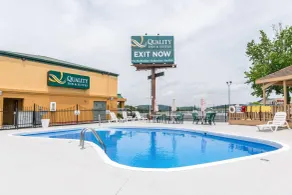Quality Inn & Suites Horse Cave - Cave City - Pool