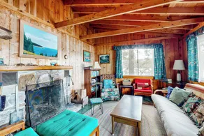 Peaceful 2BR Lakefront Cabin w/ New Dock - Interiør