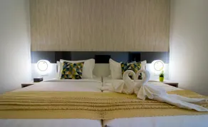 Tropical Villa Service Suite - Room