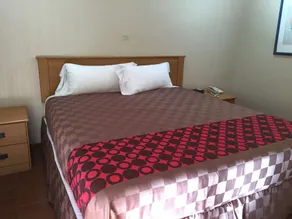 Townhouse Inn and Suites - Værelse