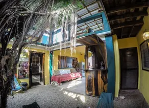 Bella's Backpackers San Ignacio - Interior entrance
