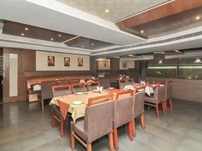 Super Townhouse Vanasthalipuram Formerly Hotel Surabhi - Restaurante