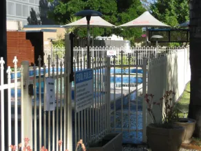 Sandors Motor Inn - Pool