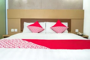 Capital O 664 Romance Hotel - Room
