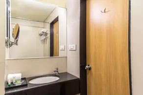 Treebo Premium Grand Emerald - Bathroom