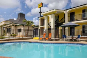 Super 8 by Wyndham McDonough - Piscine
