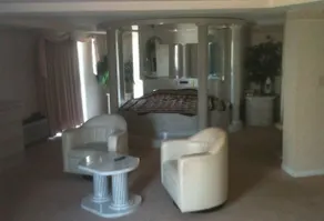 Chateau Royale Inn - Room