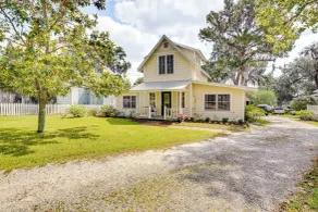 1 Block to Crescent Lake: Charming Home w/ Porch! - Interiør