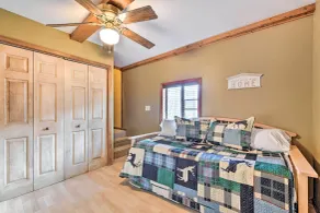 Best Location - Maggie Valley Cabin w/ Hot Tub! - Intérieur