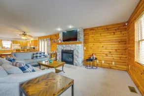 Fire Pit & Grill! Spacious Port Huron Home By Dtwn - Intérieur