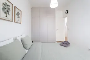 Charming 2-Bedroom Apartment in Almada, Near Lisbon - Værelse