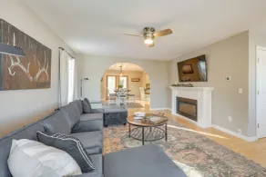 Spacious Eagle Lake Home w/ Fireplace & Deck - Innenbereich