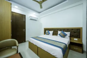 The Palms Inn I Near Medanta Medicity I Sec-38 - Room