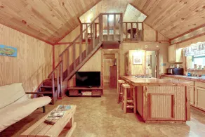 Near Blanchard Springs! Classic Cabin in the Woods - Innvendig
