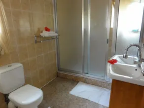 Rising Sun Guesthouse - Bathroom