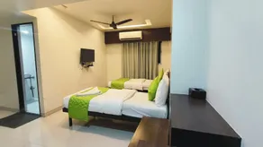 Hotel Express Airoli - Room