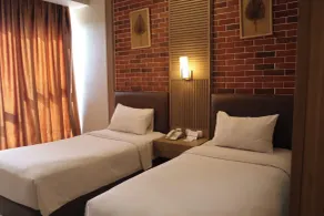 LYNN Hotel Mojokerto - Room
