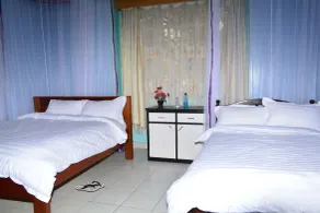 Tommy's Lounge Apartments - Room
