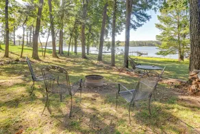 Screened Porch! Lakefront Gem in Boyd's Branch Bay - Innvendig