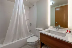 Microtel Inn & Suites by Wyndham Sunbury - Columbus North - Baño