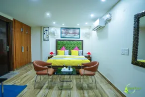 Lime Tree Hotel Near 32nd Avenue Sector 29 Gurgaon - Rum