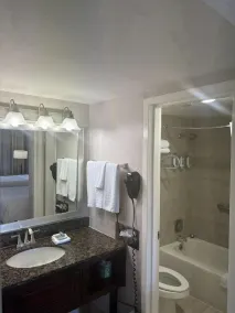 SureStay InnSuites Phoenix Hotel & Suites by Best Western - Bathroom