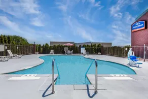 Howard Johnson by Wyndham Evansville East - Piscine