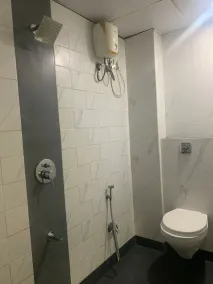 Hotel Royal Residency - Chembur - Bathroom