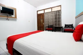 RedDoorz Plus Syariah near Lempuyangan Station 3 - Habitación