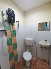 OYO 89819 Raz Hotel Kelulut - Badezimmer