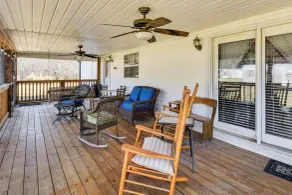 Countryside Haven w/ Spacious Yard in Tamassee! - Innenbereich