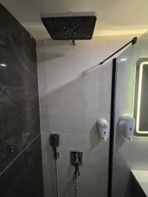 Real Hotel Van - Bathroom